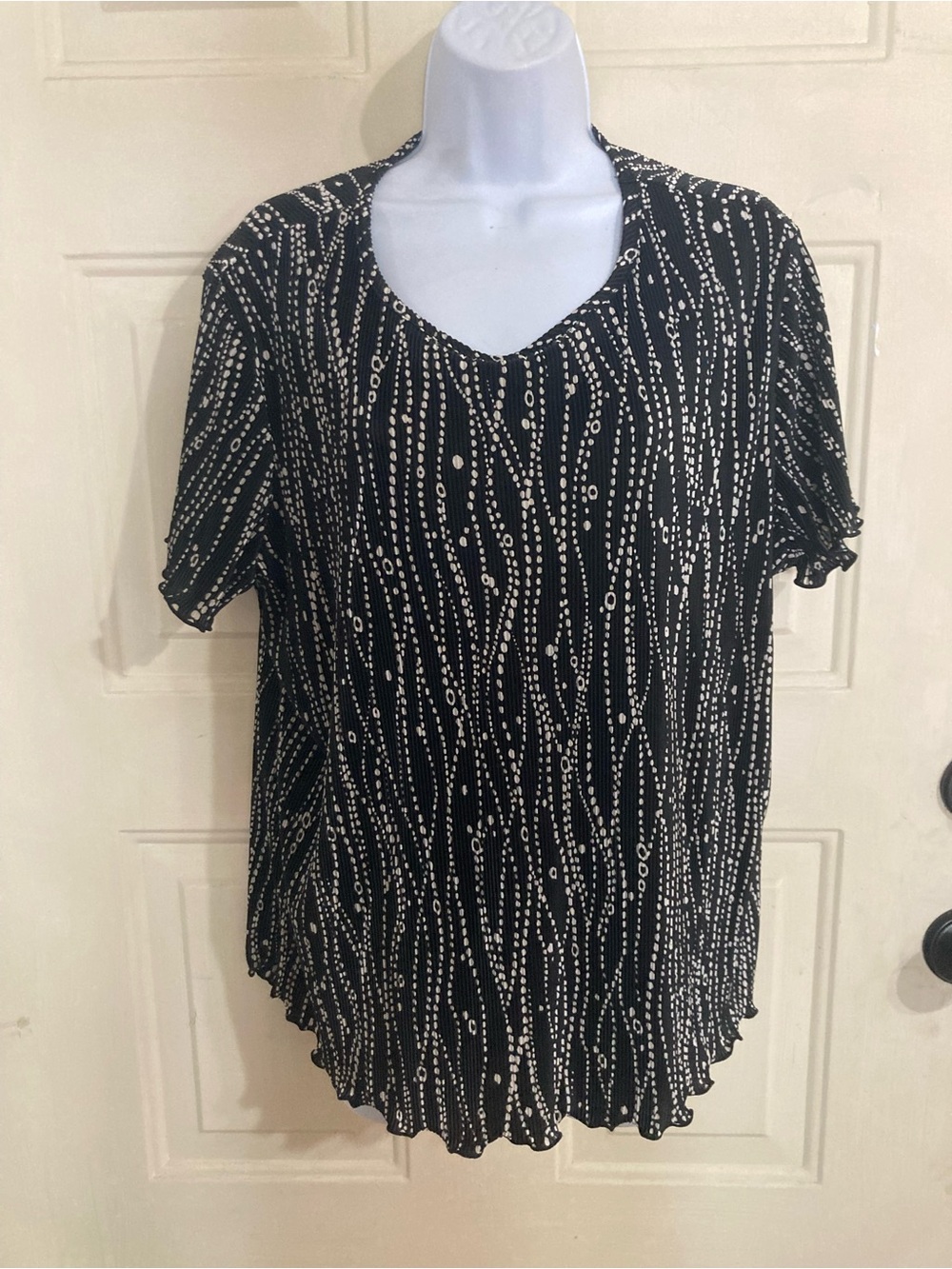 Black & White Patterned Short Sleeve Women’s Top